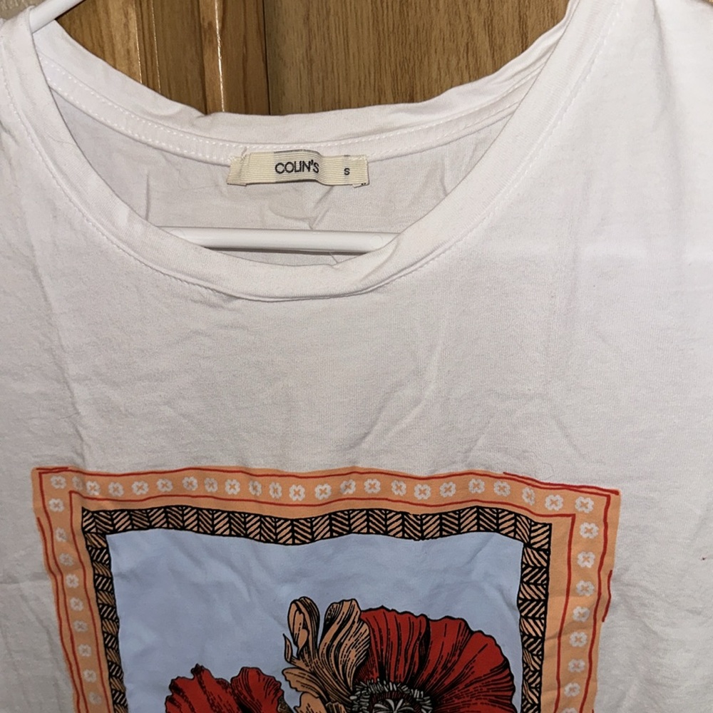 Women's T-shirt with floral design - Picture 3 of 3